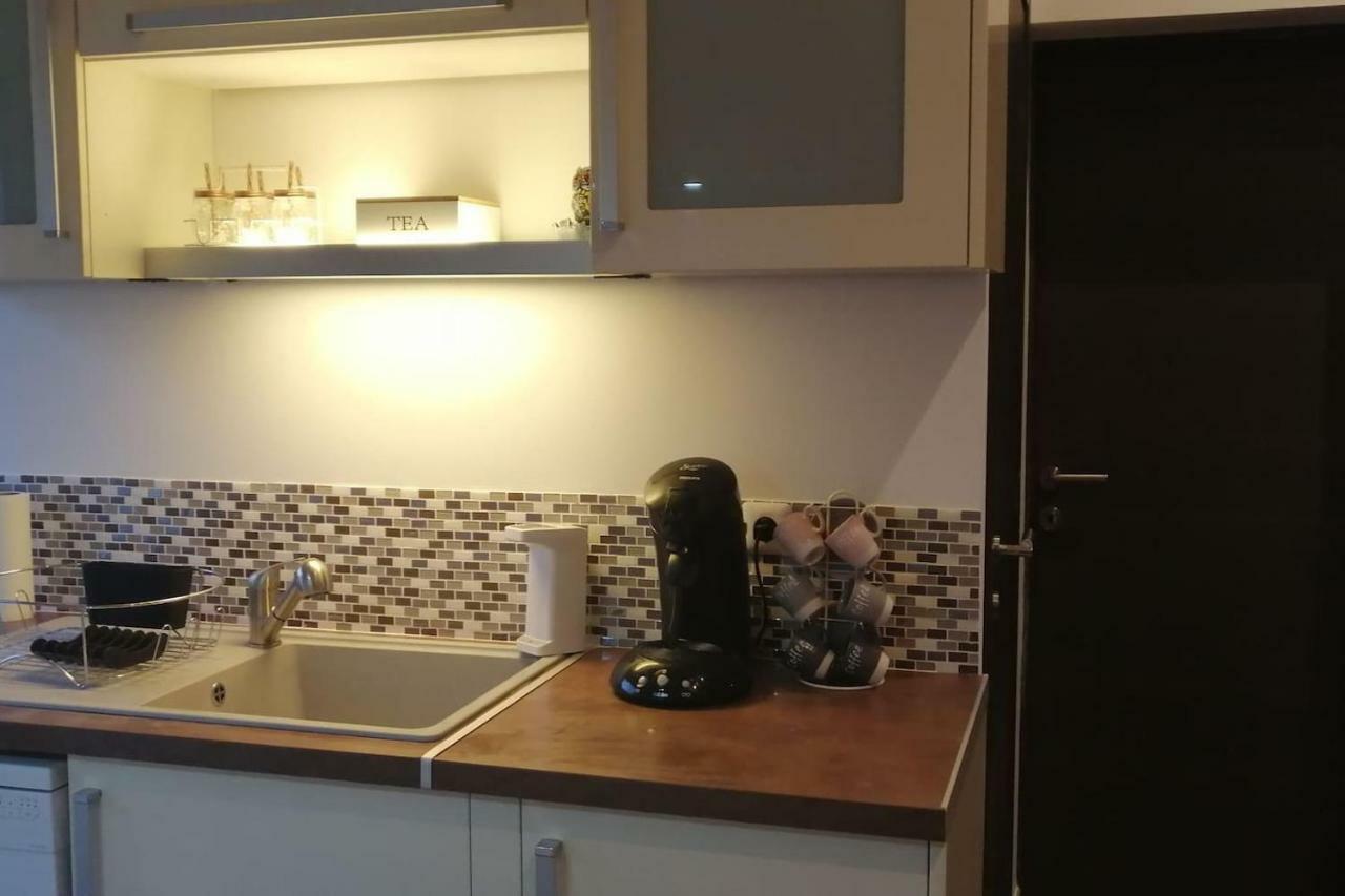 Maison F2, Neuve Au Calme Avec Jardinet La Crau Exterior foto